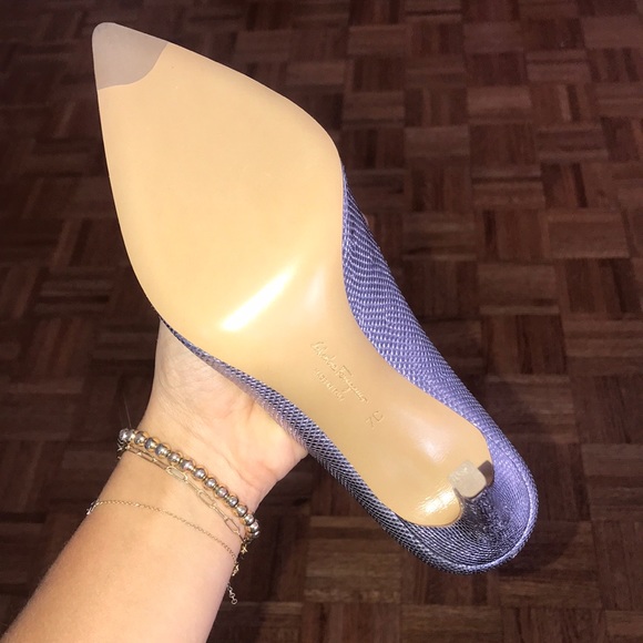 Salvatore Ferragamo light purple snakeskin pumps. Size 7C. Never worn - Picture 7 of 8